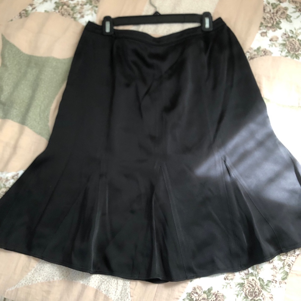 Ann Taylor Black A-Line  Fluter Midi Skirt sz 10 Acetate Satin, Lined